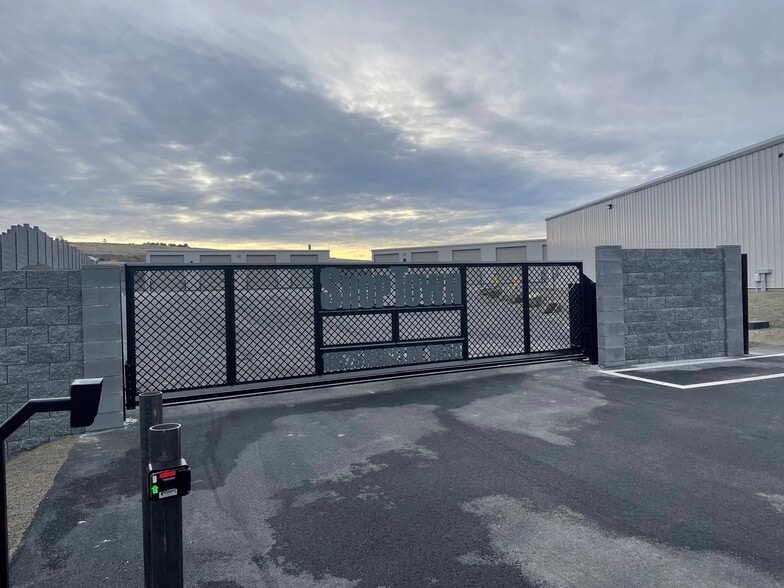 More Photos Of 10525 Ridgeline Dr, Kennewick Self Storage For Lease