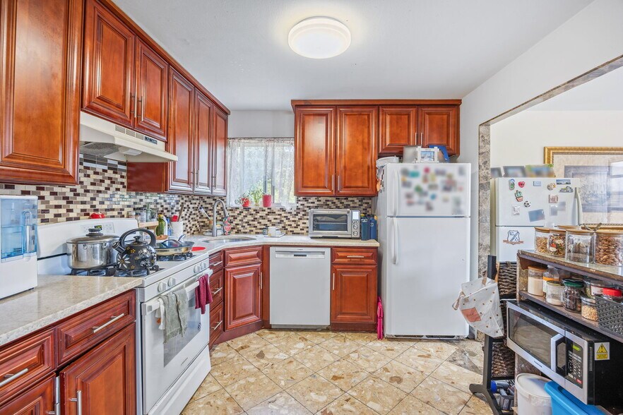 More Photos Of 7521 Caldwell Ave, Middle Village Multifamily For Sale