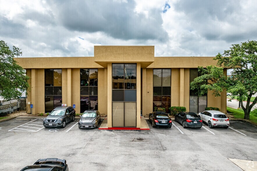 More Photos Of 12521 Nacogdoches Rd, San Antonio Medical For Lease