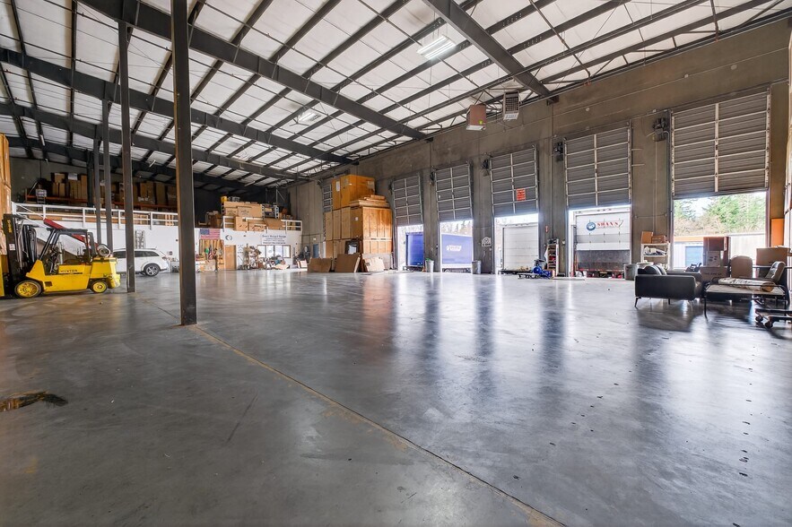 More Photos Of 4350 Pacific Hwy, Bellingham Industrial For Lease