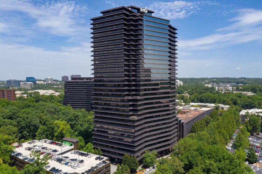 More Photos Of 3 Ravinia Dr, Atlanta Office For Lease