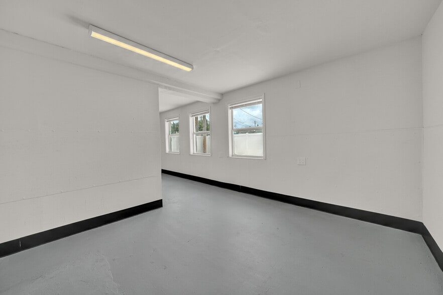 More Photos Of 311 E Commercial Blvd, Oakland Park Freestanding For Sale