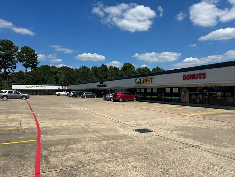 More Photos Of 701 E Main St, Tomball Storefront For Lease