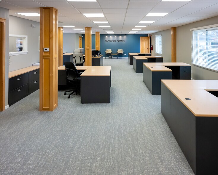 More Photos Of 1908 Grand Ave, West Des Moines Office For Lease