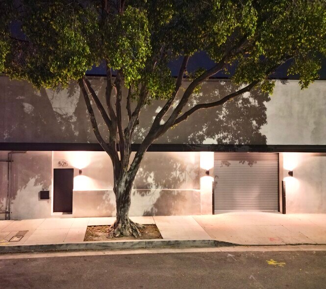 Primary Photo Of 525 W Windsor Rd, Glendale Manufacturing For Sale