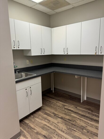 More Photos Of 2400 Corporate Dr, Wexford Medical For Lease