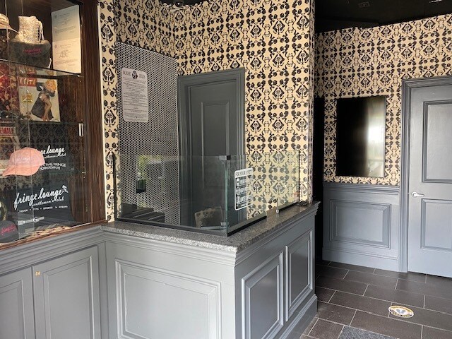 More Photos Of 4 John St, Morristown Bar For Lease