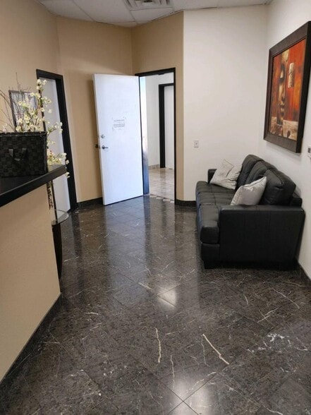 More Photos Of 8867 W Flamingo Rd, Las Vegas Office For Sale
