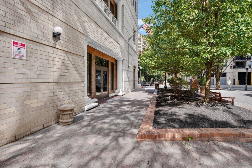 More Photos Of 900 N Taylor St, Arlington Continuing Care Retirement Community For Lease