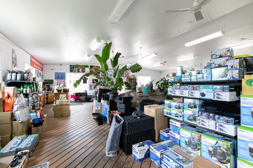 More Photos Of 1605 Garner Rd, Kelowna Specialty For Lease