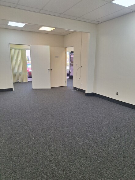 More Photos Of 4460 W Reno Ave, Las Vegas Light Manufacturing For Lease