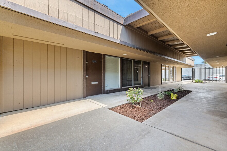 More Photos Of 1629 Pollasky Ave, Clovis Office For Sale
