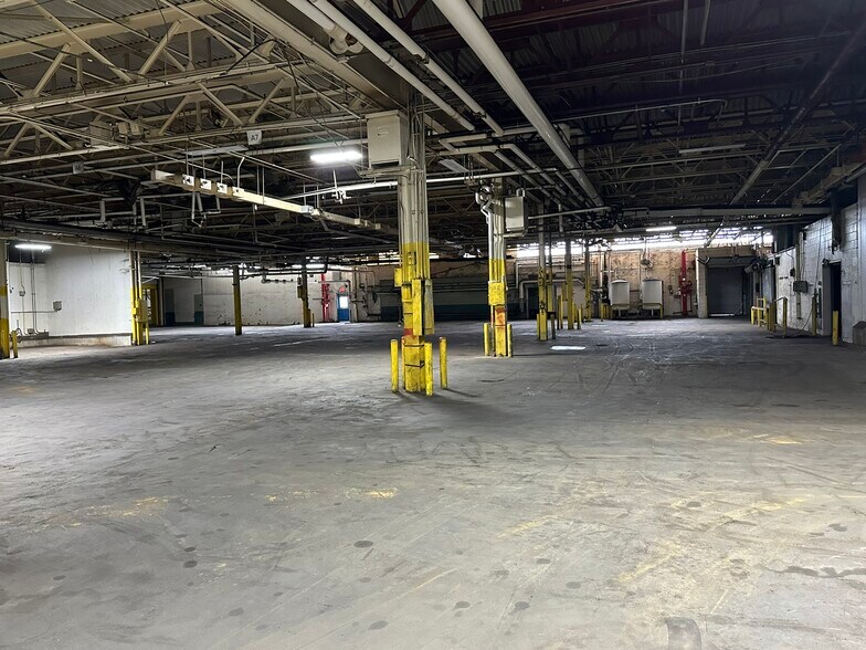 More Photos Of 1800 Churchman Ave, Indianapolis Manufacturing For Lease