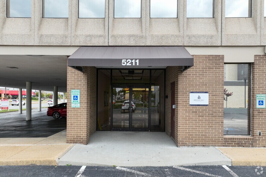 More Photos Of 5211 W Broad St, Richmond Office For Lease