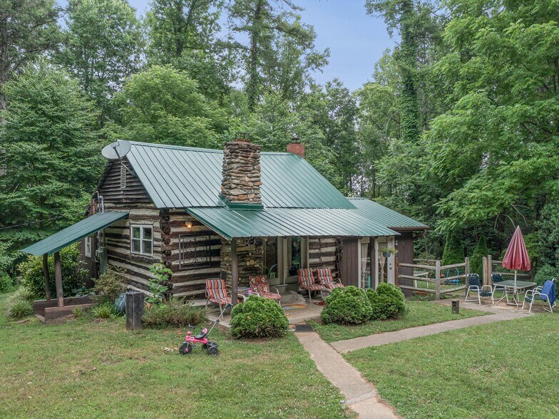 More Photos Of 40 Hemlock Hill Dr, Arden Manufactured Housing Mobile Home Park For Sale
