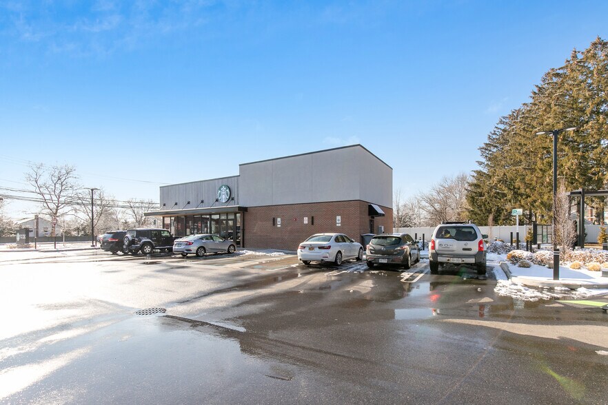 More Photos Of 2061 Jericho Tpke, Commack General Retail For Sale