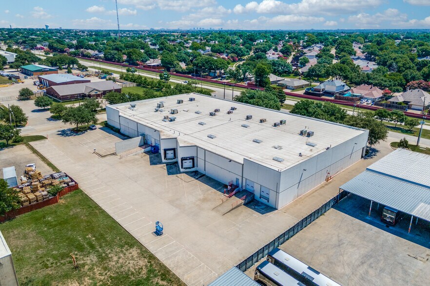 More Photos Of 2853 Dickerson Pky, Carrollton Industrial For Lease