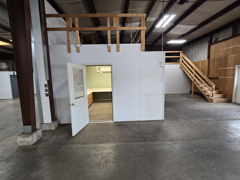 More Photos Of 151 Independence Dr, Union Flex For Sale