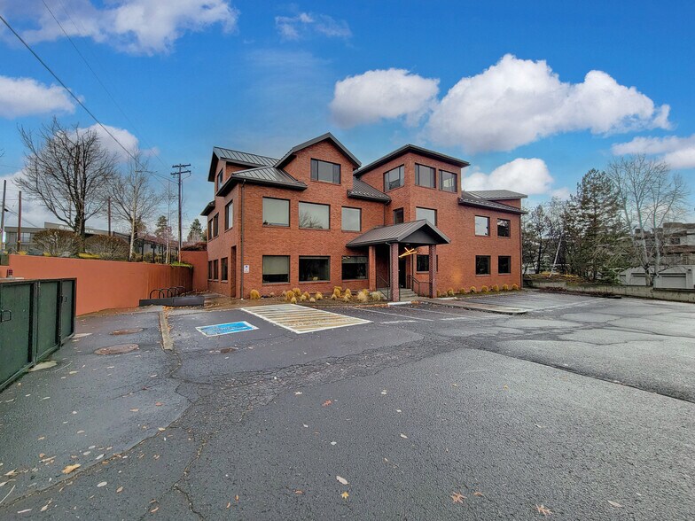 More Photos Of 1345 NW Wall St, Bend Office For Lease