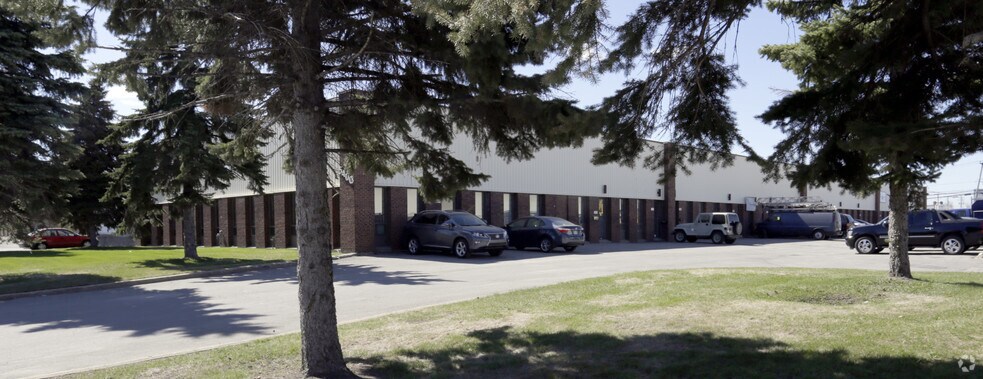 More Photos Of 5400-5500 Rue Vanden-Abeele, Montréal Warehouse For Lease