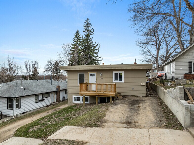 More Photos Of 1113 10th St NW, Minot Multifamily For Sale