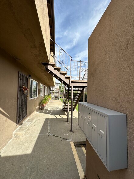 More Photos Of 2445 Winthrop Dr, Alhambra Apartments For Sale