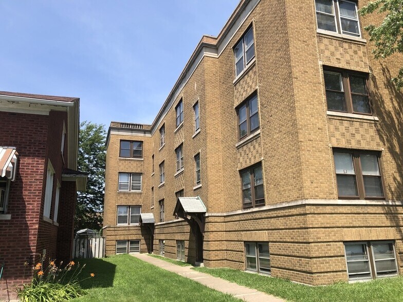 Primary Photo Of 146 157th St, Calumet City Apartments For Sale