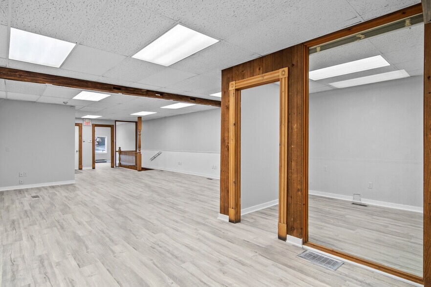 More Photos Of 58 Dundas St E, Napanee Storefront For Sale