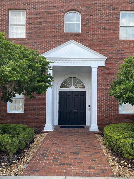 More Photos Of 1411 Edgewater Dr, Orlando Office For Lease