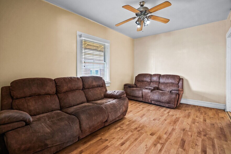 More Photos Of 2422 Montana Ave, El Paso Storefront Retail Office For Sale
