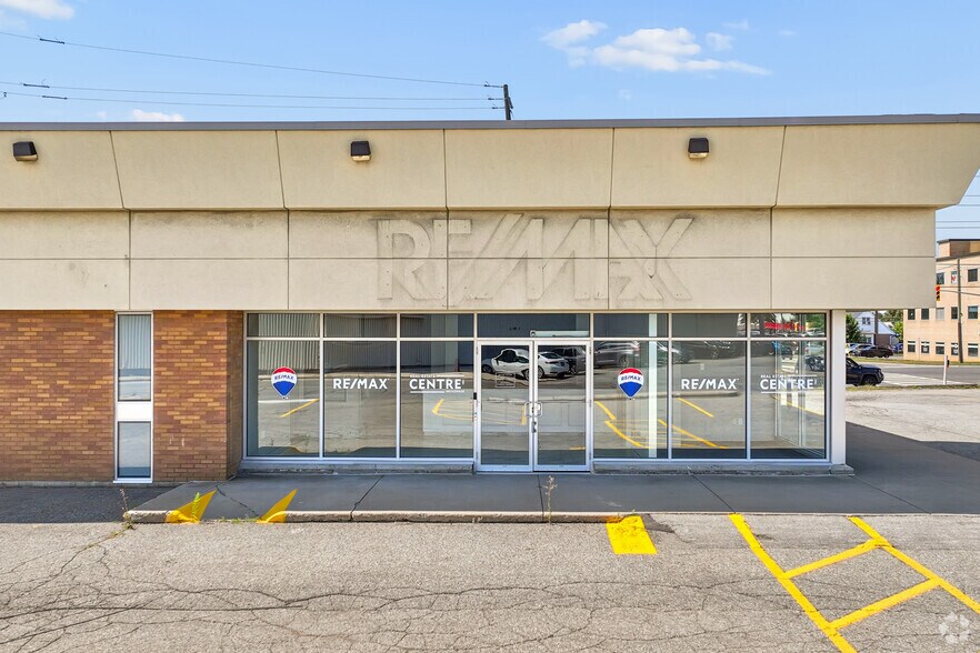 More Photos Of 23 Mountainview Rd S, Halton Hills Freestanding For Lease