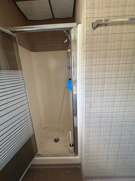 More Photos Of 6825 N Shepherd Dr, Houston Auto Repair For Lease