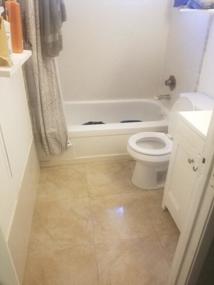 More Photos Of 8120 Tam O Shanter Dr, Stockton Apartments For Sale