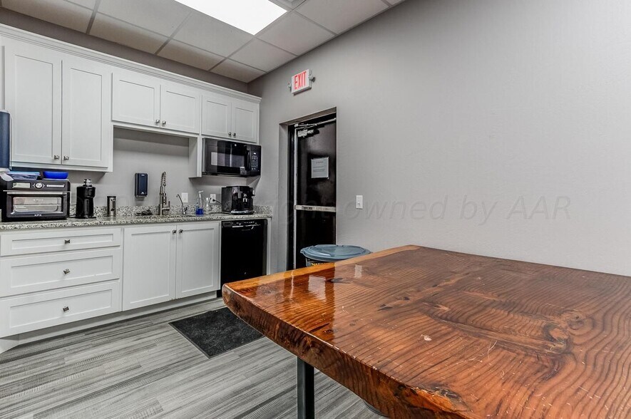 More Photos Of 7845 Canyon Dr, Amarillo Loft Creative Space For Lease