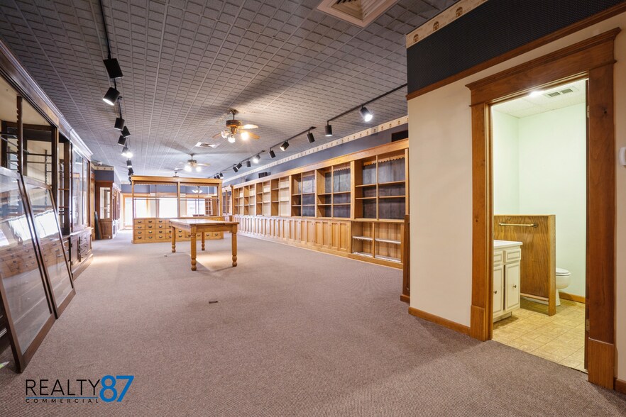 More Photos Of 107 S Franklin St, Manchester Storefront For Sale