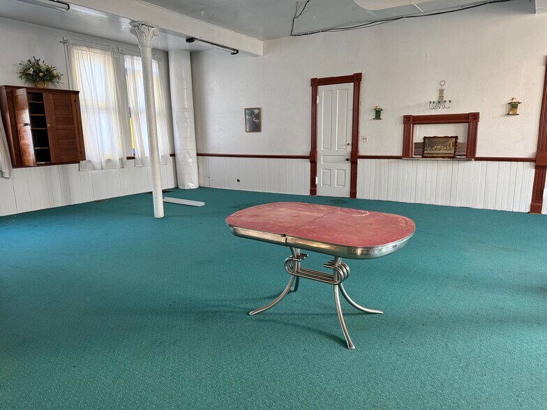 More Photos Of 601 S Superior St, Albion Specialty For Lease