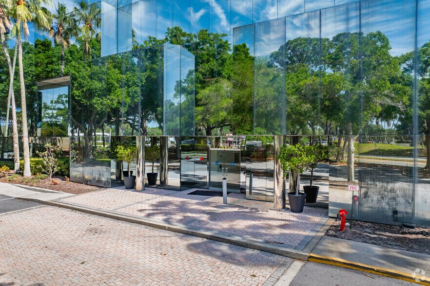 More Photos Of 34125 US Highway 19 N, Palm Harbor Office For Lease