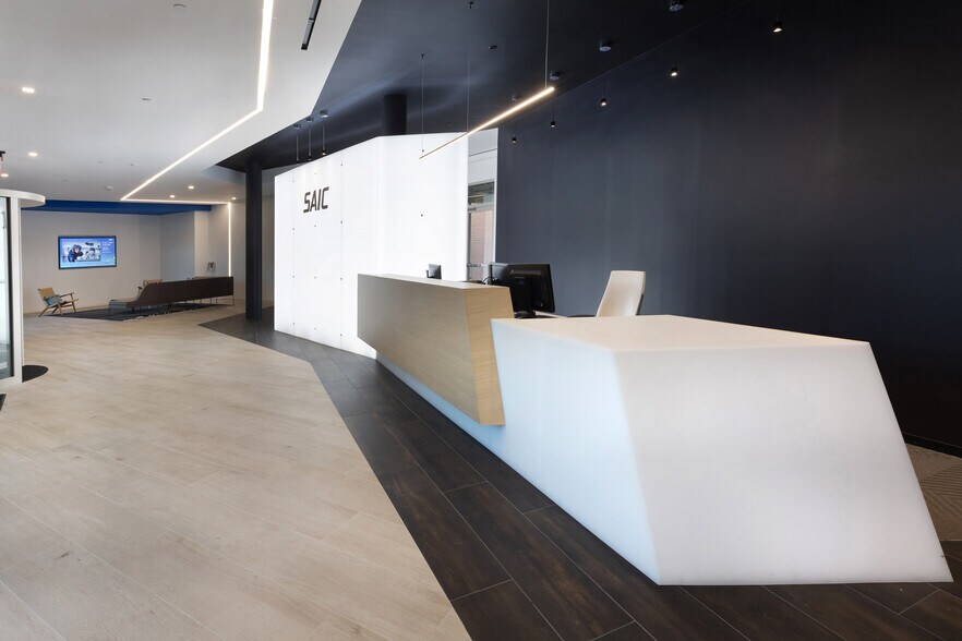 More Photos Of 4803 Stonecroft Blvd, Chantilly Office For Lease