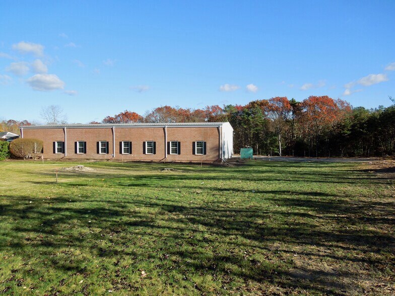 More Photos Of 62 Industrial Park Rd, Plymouth Warehouse For Lease