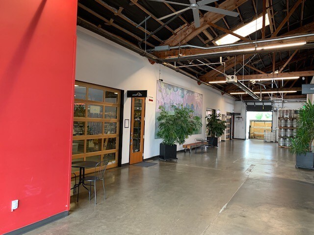 More Photos Of 2117 NE Oregon St, Portland Showroom For Lease