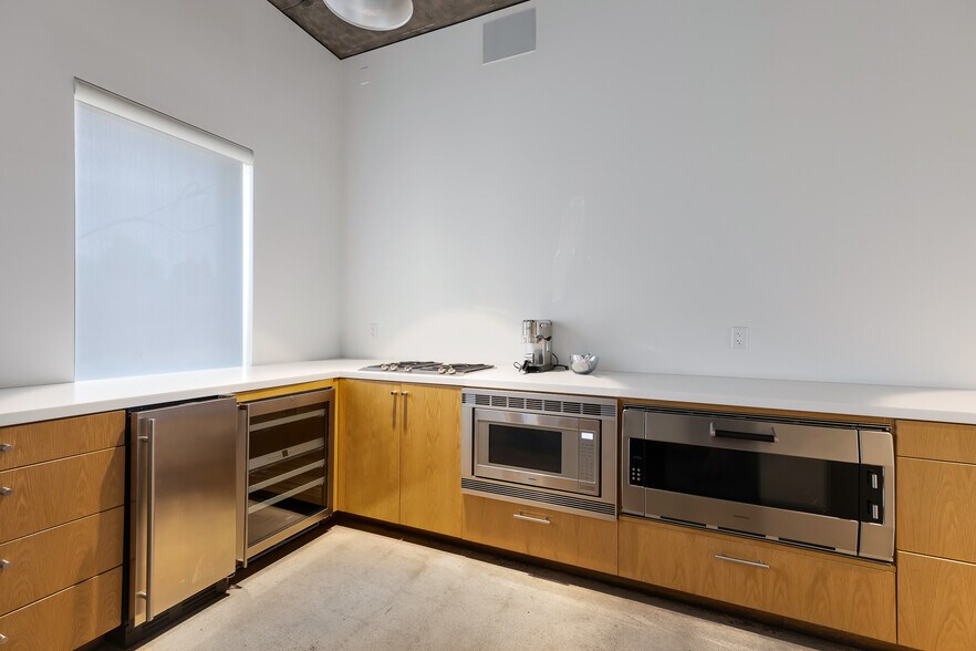 More Photos Of 1437 N 1st St, Phoenix Office For Sale