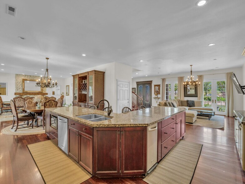 More Photos Of 135 E 200 N, Kanosh Hospitality For Sale