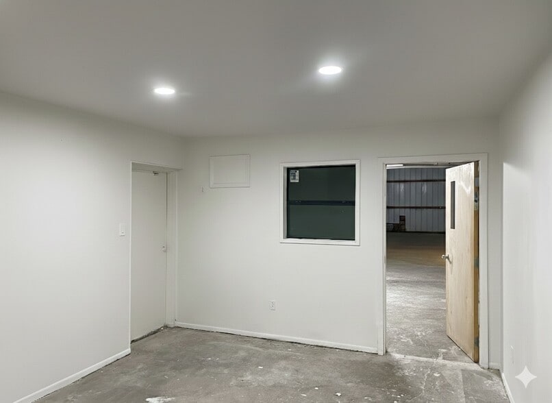 More Photos Of 2925 E US Highway 80, Abilene Warehouse For Lease