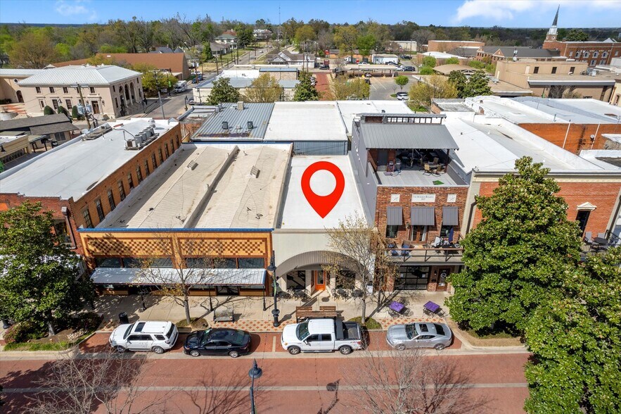 More Photos Of 223 Main St, Sulphur Springs Storefront For Lease