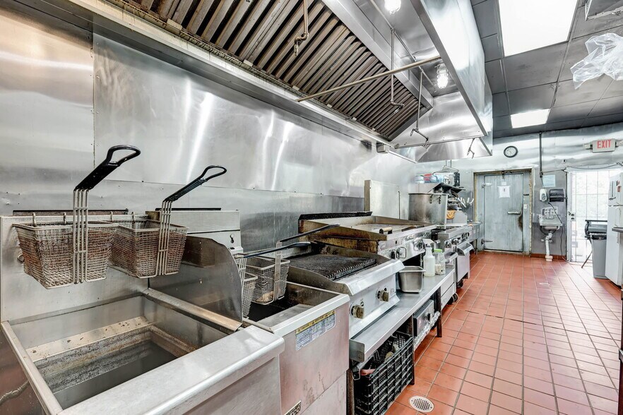 More Photos Of 3885 Mundy Mill Rd, Oakwood Freestanding For Lease