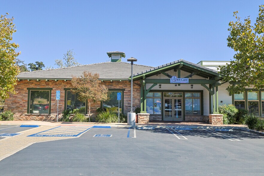 More Photos Of 29105-29125 Canwood St, Agoura Hills Restaurant For Lease