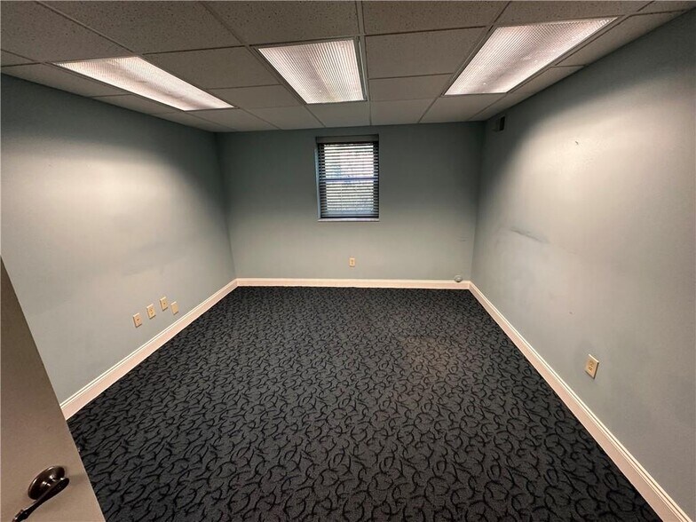 More Photos Of 300 McKnight Park Dr, Pittsburgh Office For Sale
