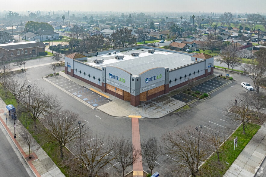 More Photos Of 500 Main St, Livingston Drugstore For Sale