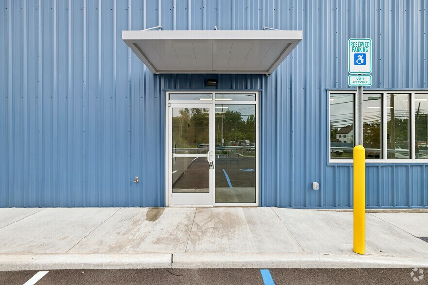 More Photos Of 2577 Forest Ave, Staten Island Truck Terminal For Lease