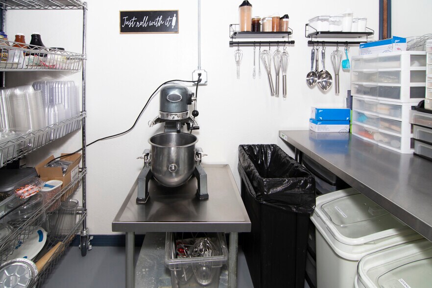 More Photos Of 407 W Main St, Marlow Restaurant For Sale